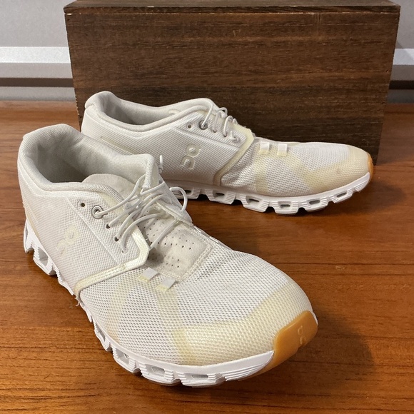 On Running Other - On Cloud Swiss Engineering Men White Mesh Running Lifestyle Shoe Size 10.5